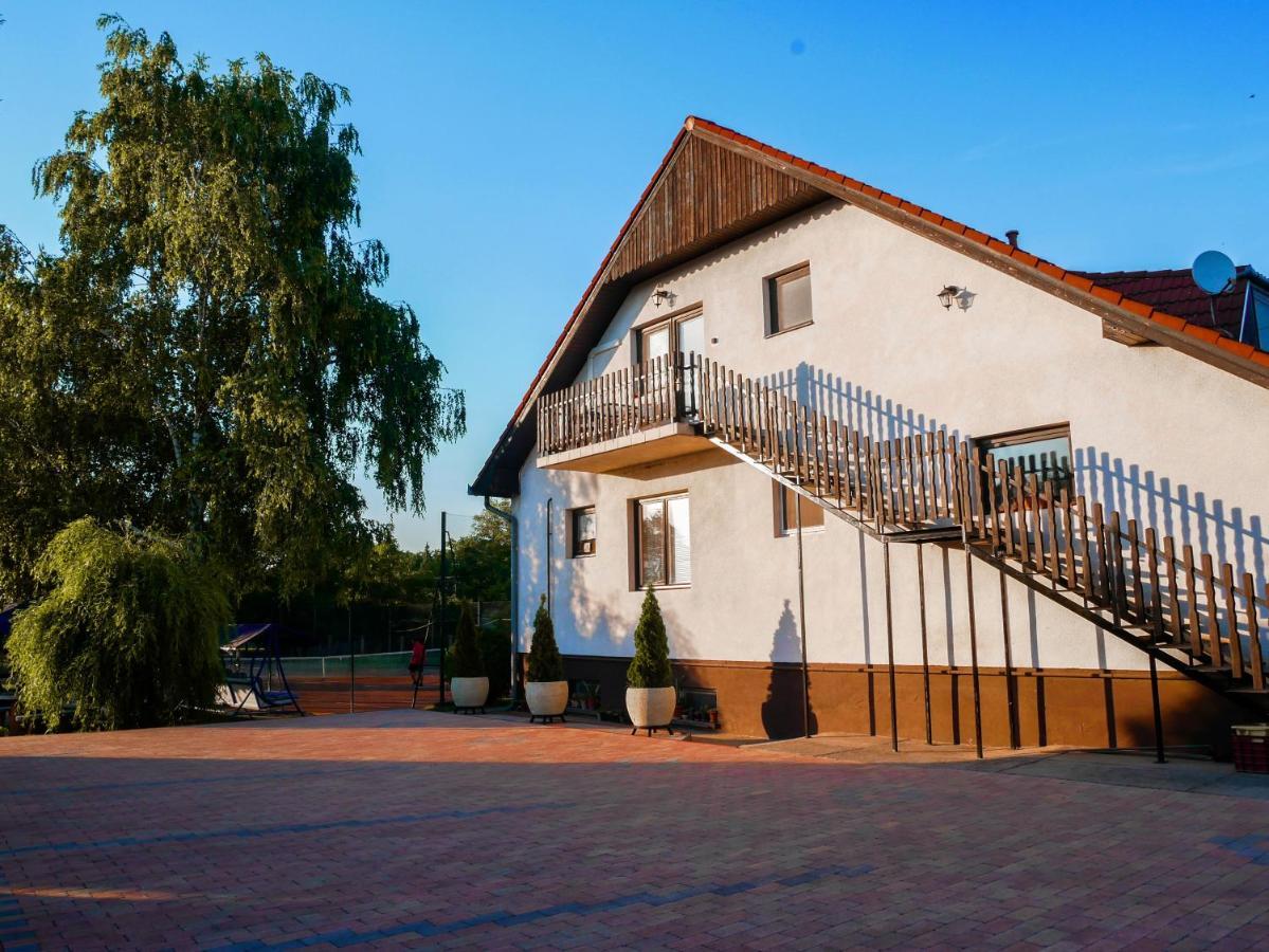 Tenisz Vendeghaz Ordacsehi Exterior photo