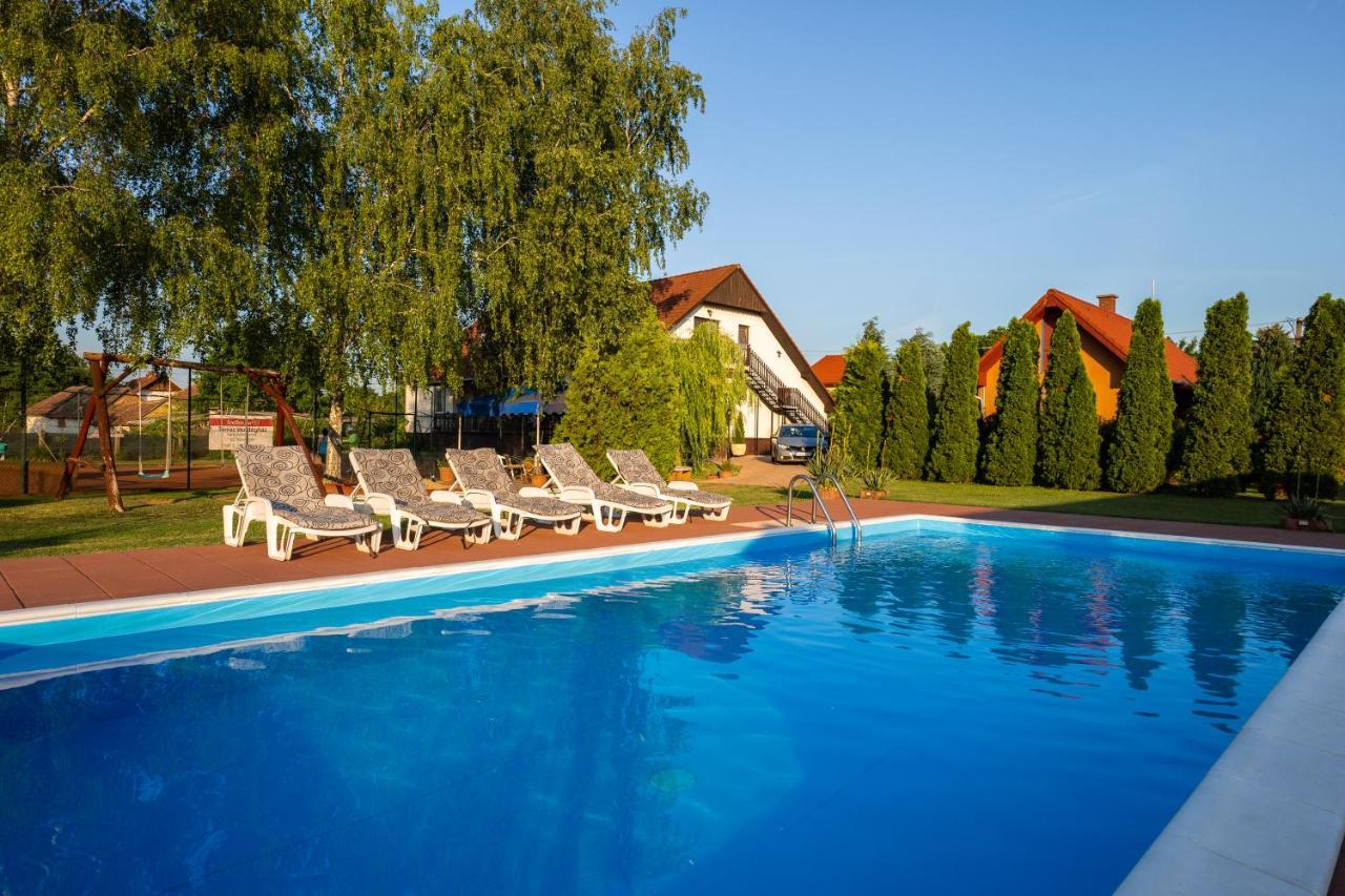 Tenisz Vendeghaz Ordacsehi Exterior photo